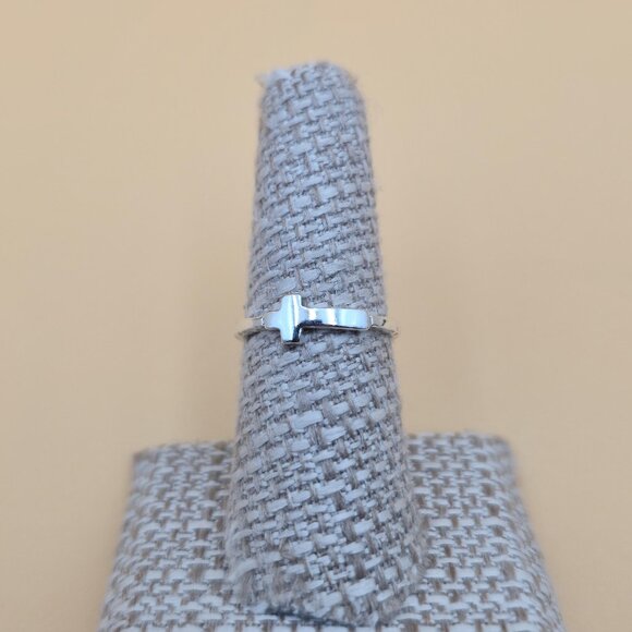 Size 7 Sterling Silver Simple Style Cross Religious Band Ring A4767 - Picture 1 of 7